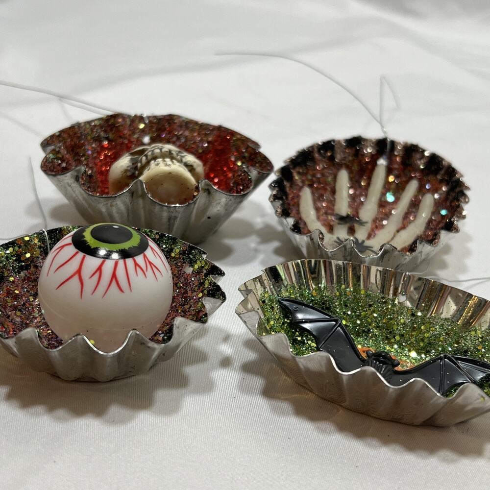 Vintage Tart Tin Dioramas Set of 4 Halloween Ornaments Eye Skull Bat Boo Hand - Picture 6 of 11